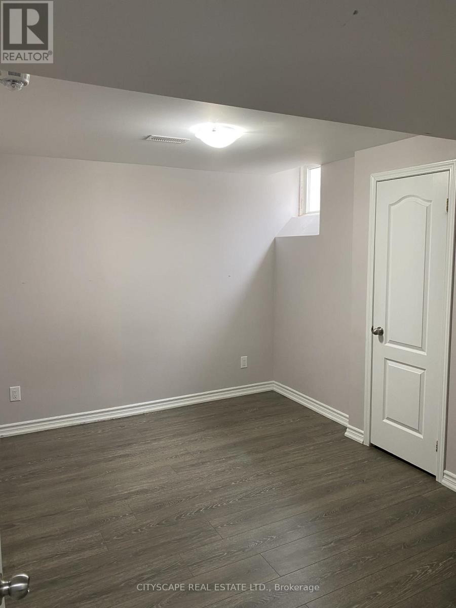 2- Basement Apt - 16 Larande Court, Brampton, Ontario  L6Y 0M3 - Photo 7 - W12712898