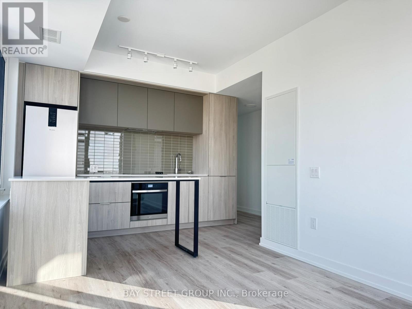 3103 - 395 Square One Drive, Mississauga, Ontario  L5B 0P6 - Photo 6 - W12712916