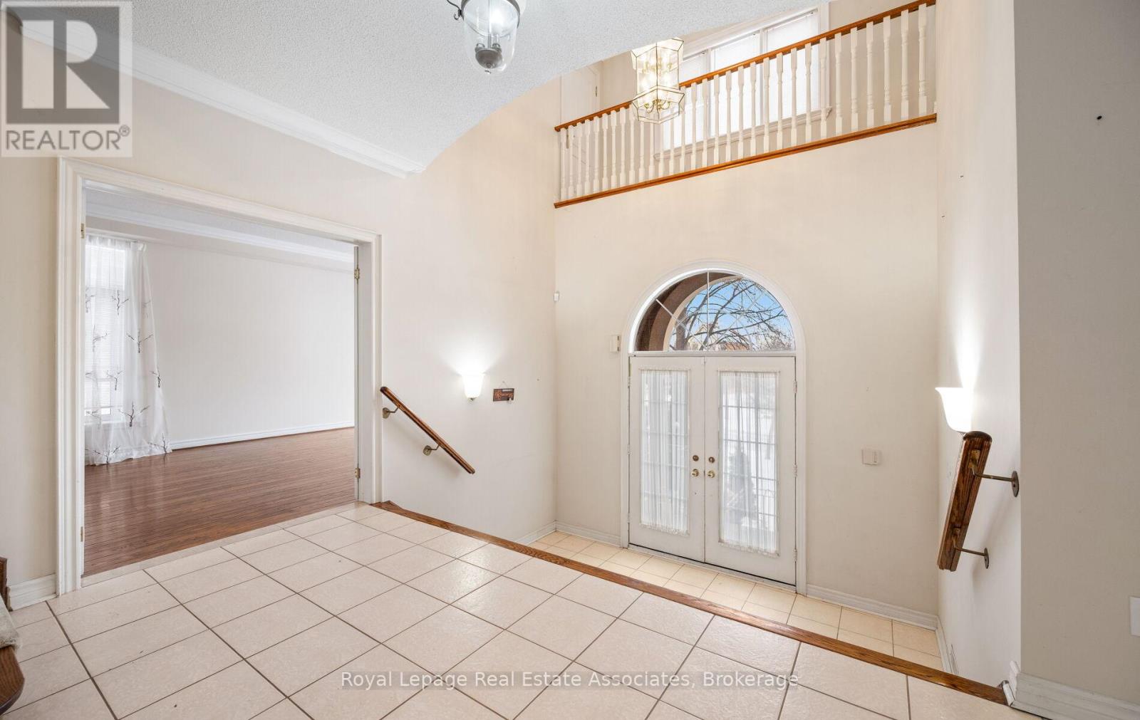 5278 Hilton Court, Mississauga, Ontario  L5M 5B5 - Photo 4 - W12712918