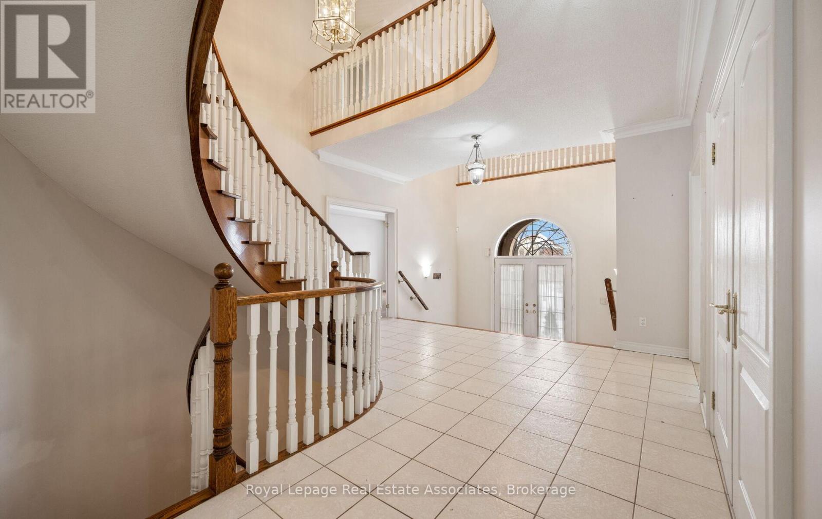 5278 Hilton Court, Mississauga, Ontario  L5M 5B5 - Photo 5 - W12712918