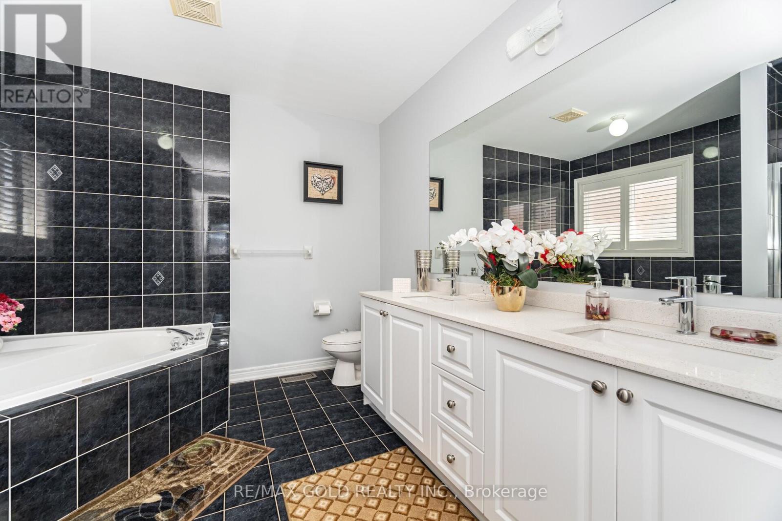 8 Goreridge Crescent, Brampton, Ontario  L6P 1P2 - Photo 16 - W12712922