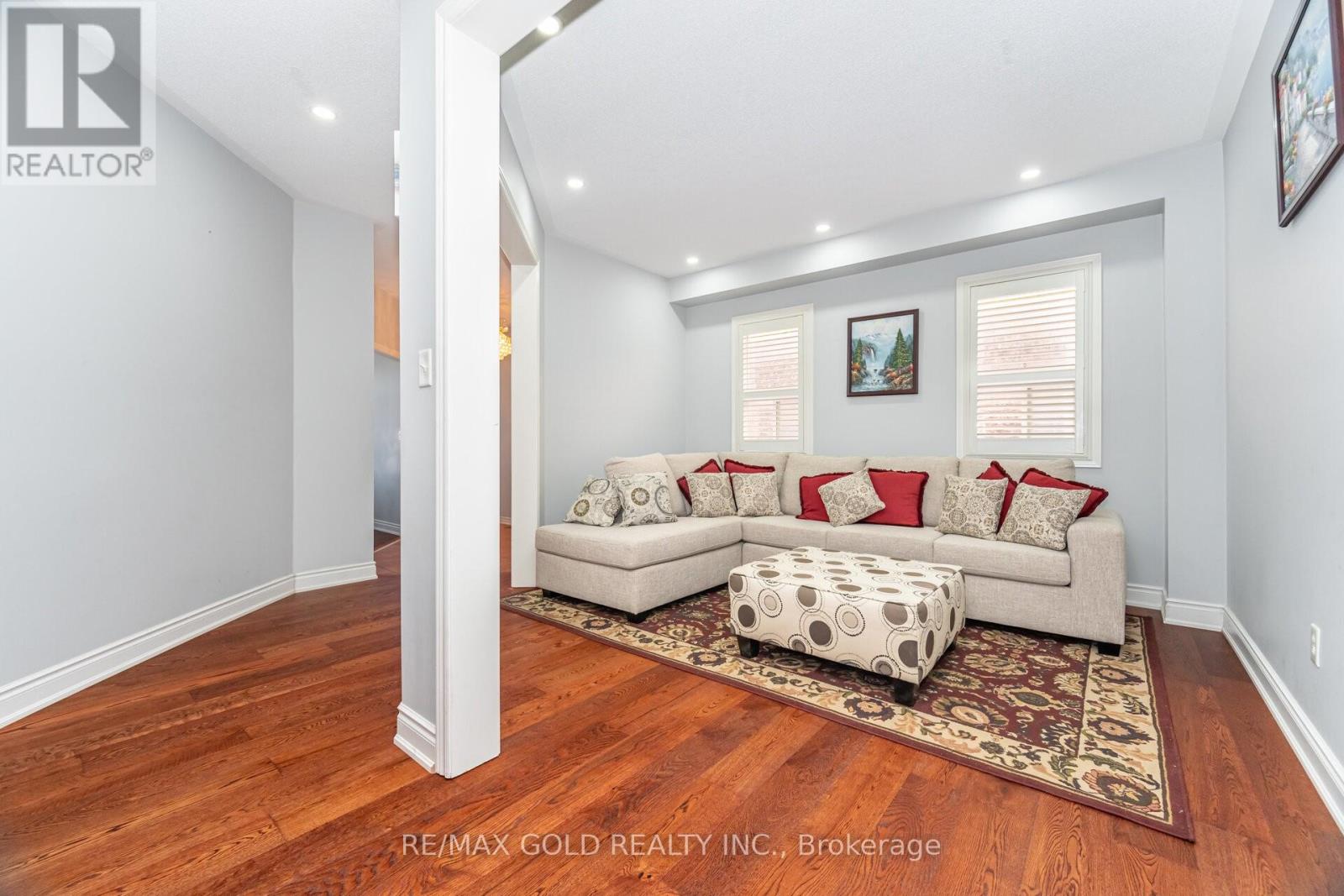 8 Goreridge Crescent, Brampton, Ontario  L6P 1P2 - Photo 2 - W12712922