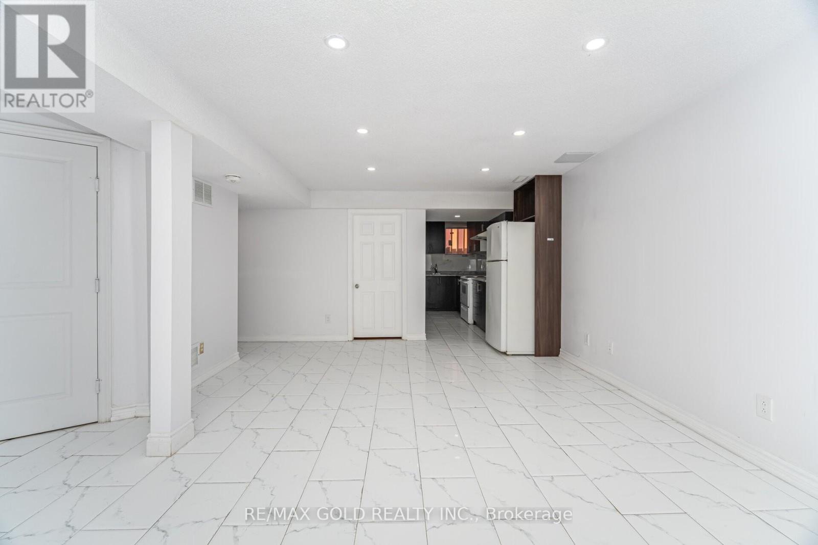 8 Goreridge Crescent, Brampton, Ontario  L6P 1P2 - Photo 23 - W12712922