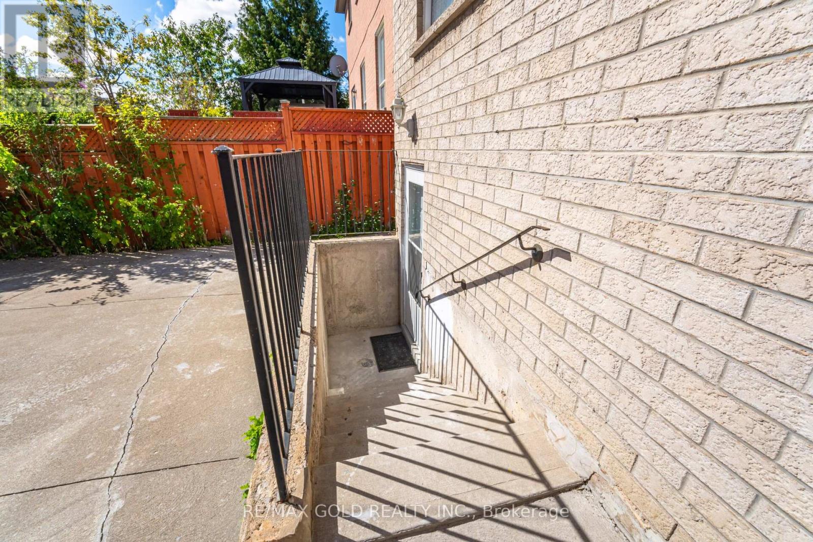 8 Goreridge Crescent, Brampton, Ontario  L6P 1P2 - Photo 29 - W12712922