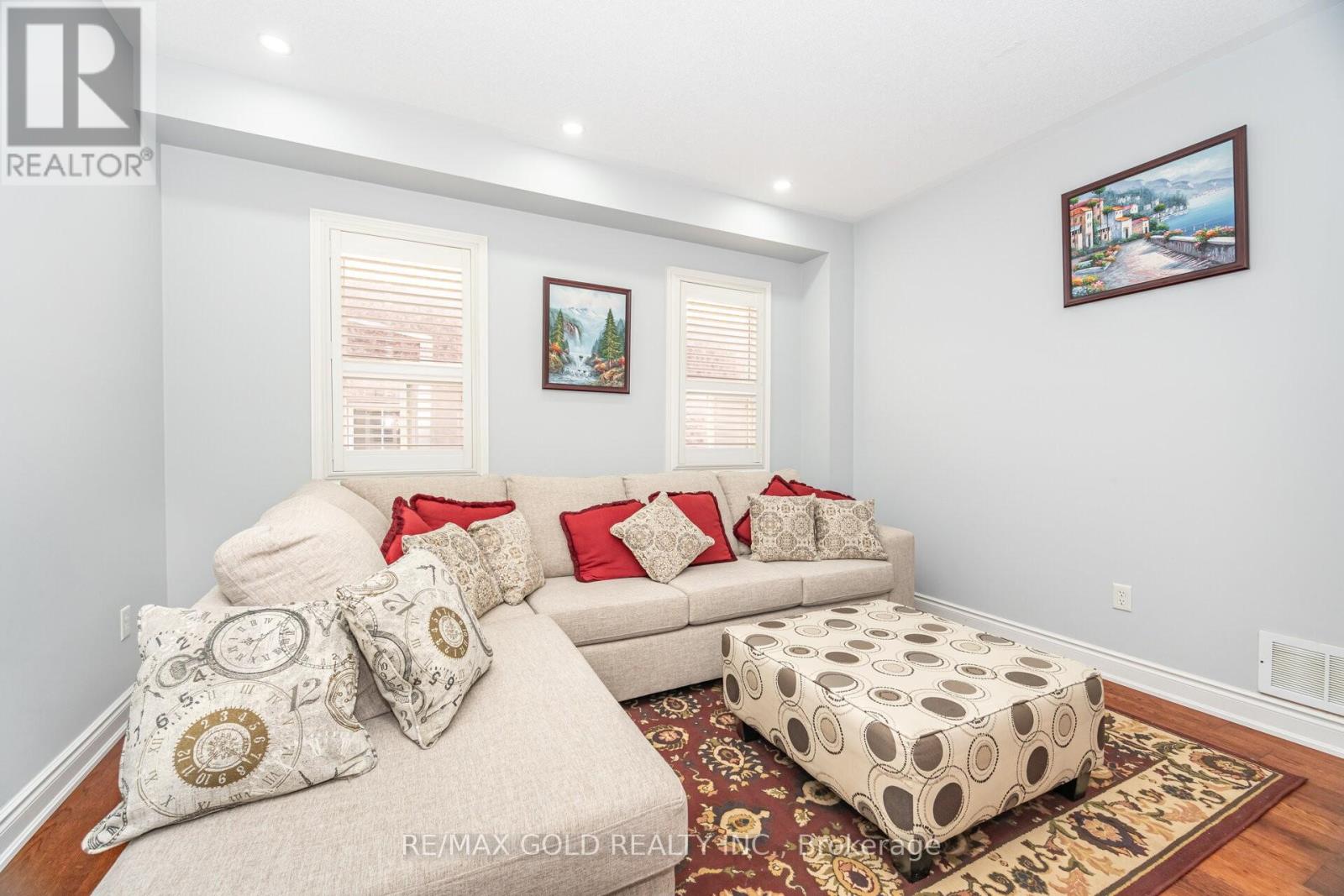 8 Goreridge Crescent, Brampton, Ontario  L6P 1P2 - Photo 3 - W12712922