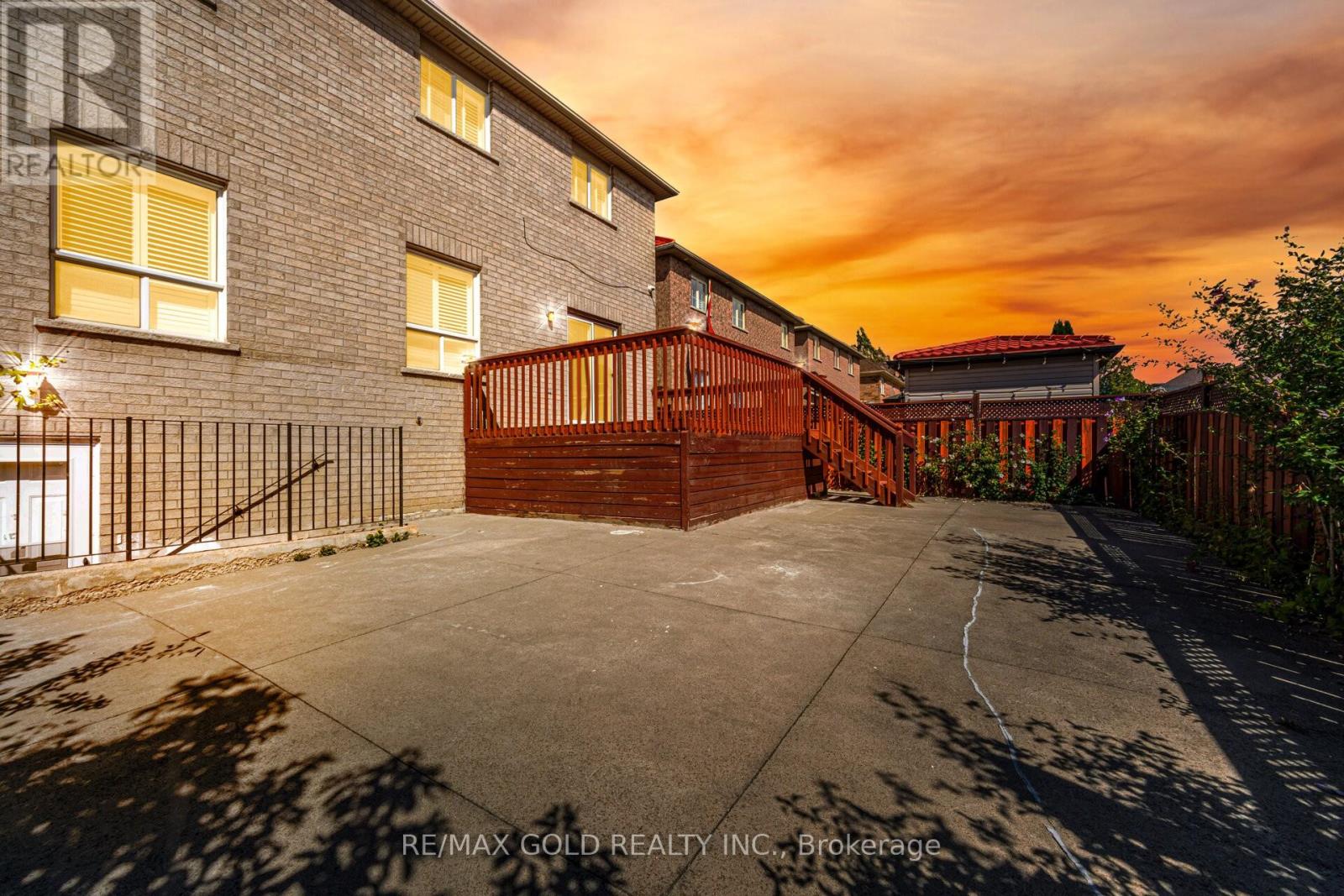 8 Goreridge Crescent, Brampton, Ontario  L6P 1P2 - Photo 32 - W12712922