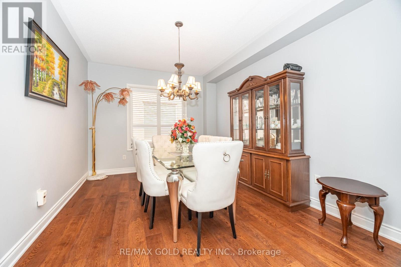 8 Goreridge Crescent, Brampton, Ontario  L6P 1P2 - Photo 4 - W12712922