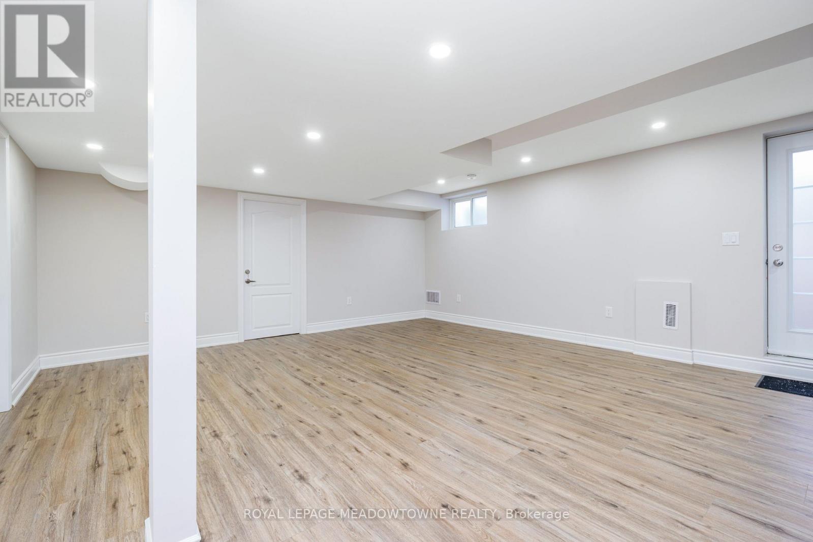 Bsmt - 54 Meadowglen Boulevard, Halton Hills, Ontario  L7G 6J7 - Photo 10 - W12712924