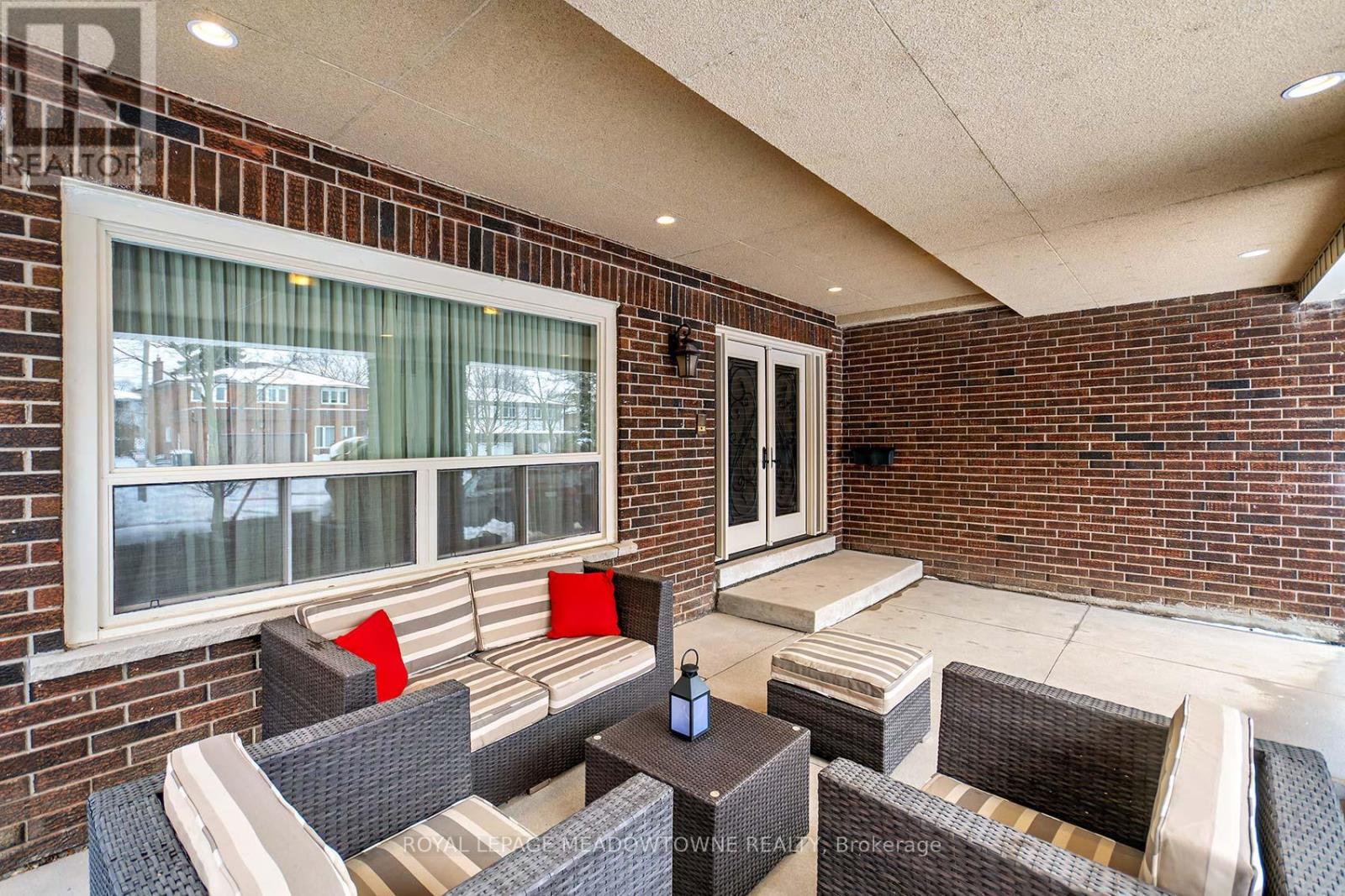 2529 Claymore Crescent, Mississauga, Ontario  L5C 3A2 - Photo 3 - W12712926