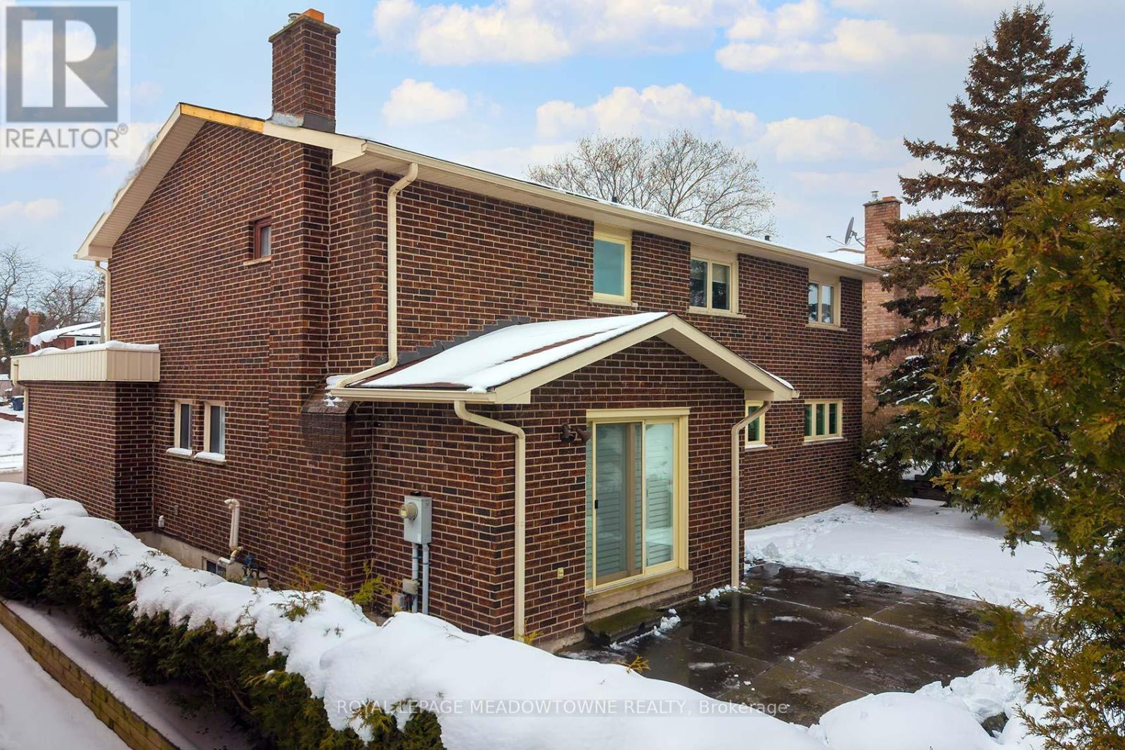 2529 Claymore Crescent, Mississauga, Ontario  L5C 3A2 - Photo 40 - W12712926