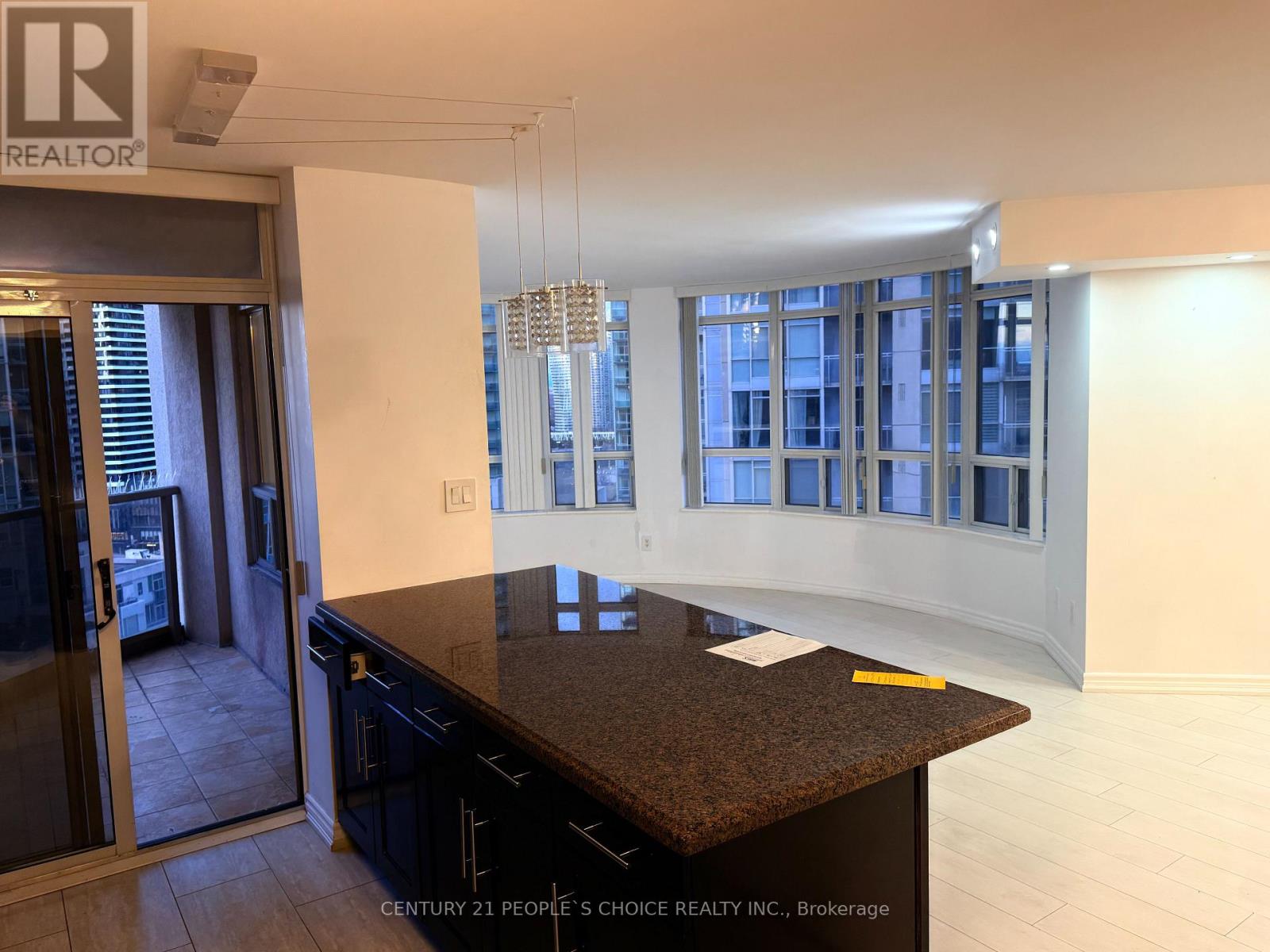 1906 - 3880 Duke Of York Boulevard, Mississauga, Ontario  L5B 4M7 - Photo 11 - W12712950