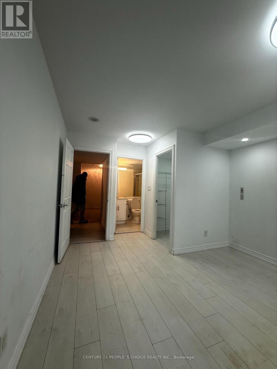 1906 - 3880 Duke Of York Boulevard, Mississauga, Ontario  L5B 4M7 - Photo 14 - W12712950