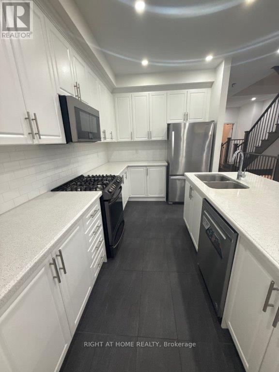 34 Faye Street, Brampton, Ontario  L6P 4M9 - Photo 3 - W12712958