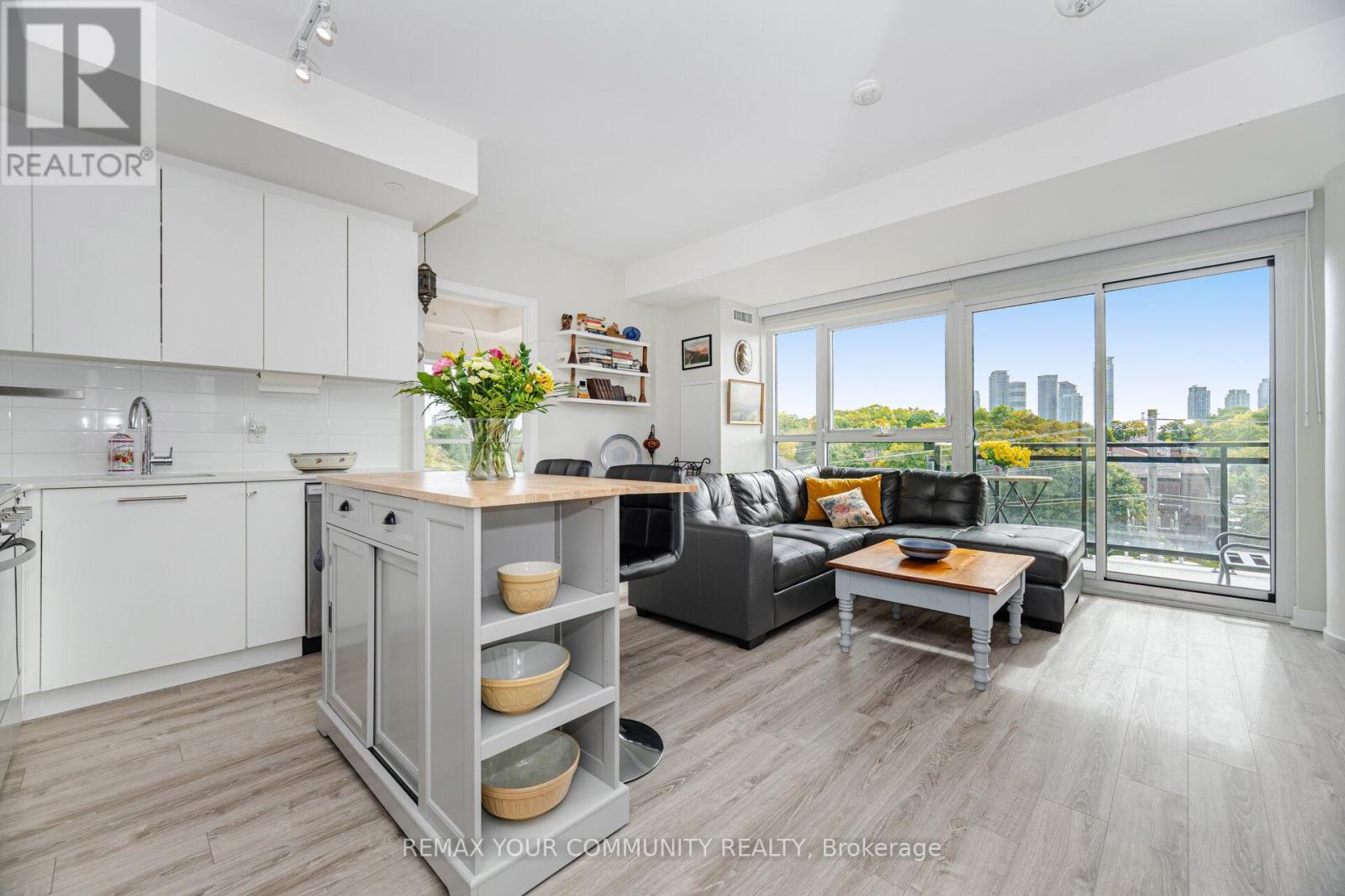 512 - 1 Neighbourhood Lane, Toronto, Ontario  M8Y 0C2 - Photo 17 - W12712988