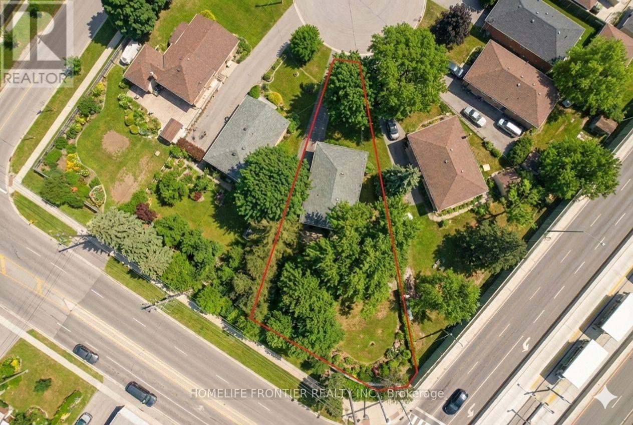 30 Farr Avenue, Toronto, Ontario  M9V 2A6 - Photo 2 - W12713022