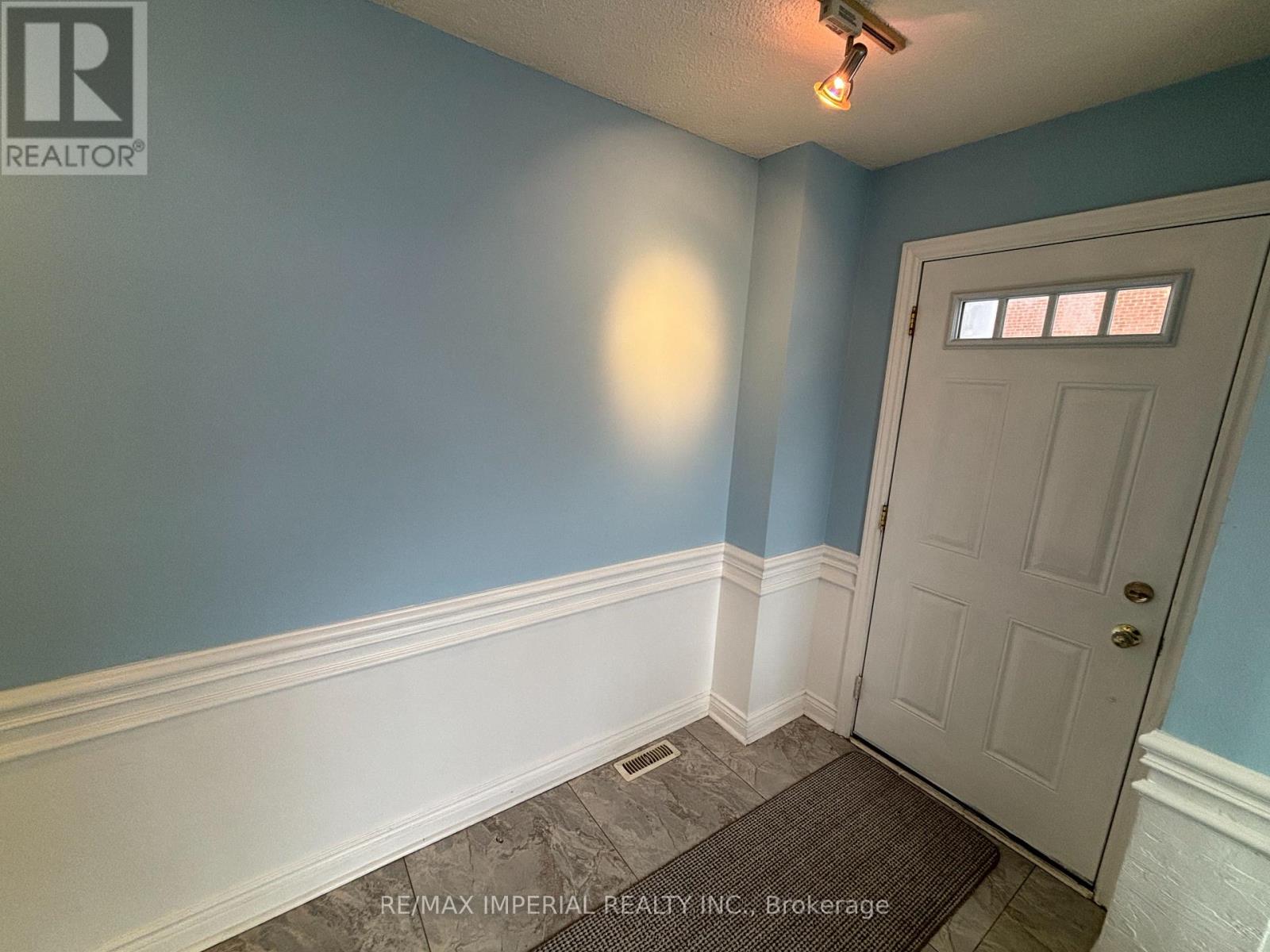 90 - 90 Stornwood Court, Brampton, Ontario  L6W 4J2 - Photo 3 - W12713038