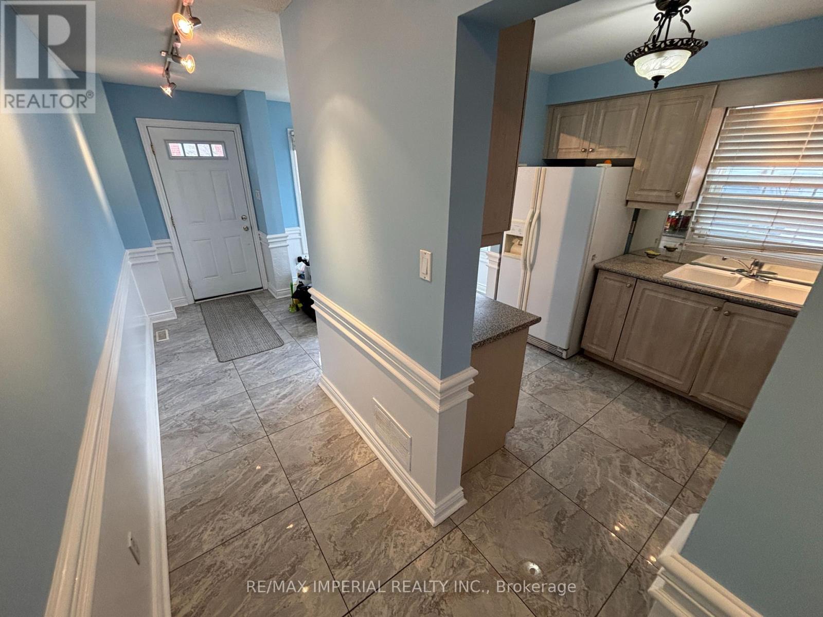 90 - 90 Stornwood Court, Brampton, Ontario  L6W 4J2 - Photo 8 - W12713038