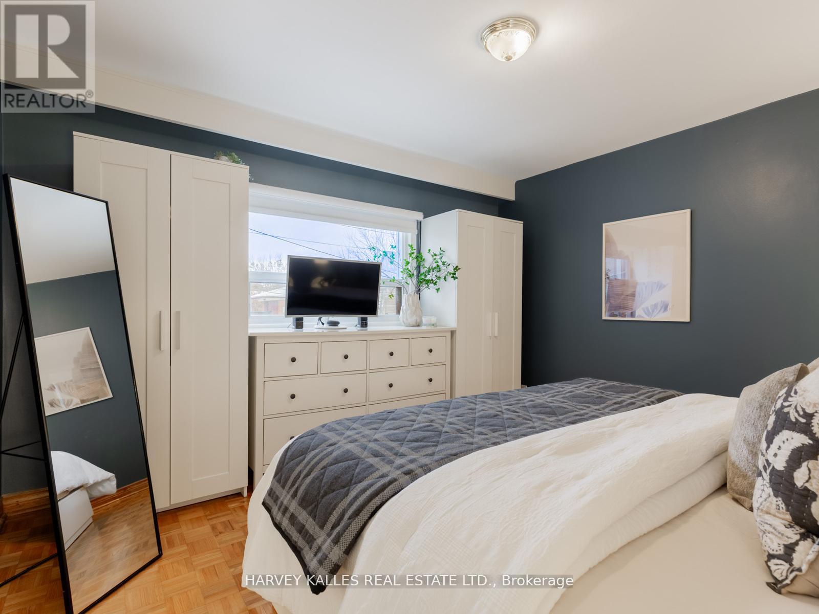 204 Belgravia Avenue, Toronto, Ontario  M6E 2M8 - Photo 16 - W12713046