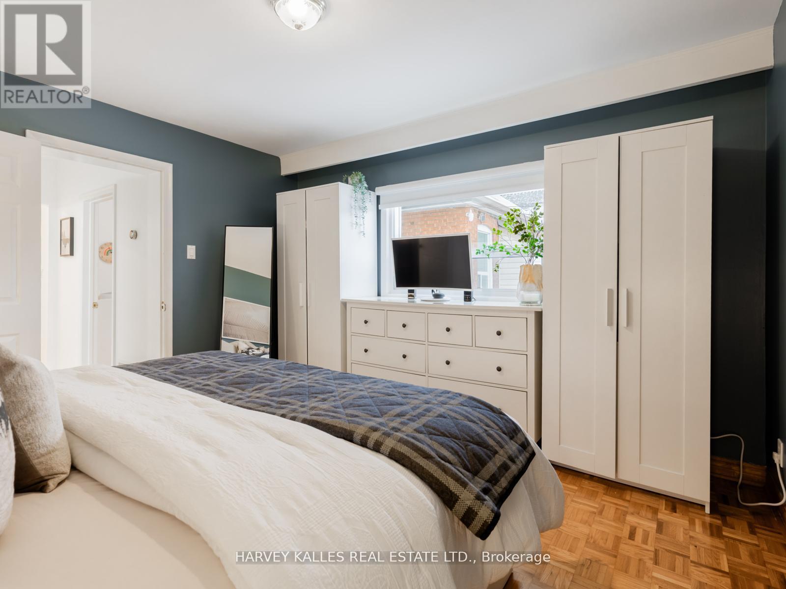 204 Belgravia Avenue, Toronto, Ontario  M6E 2M8 - Photo 18 - W12713046