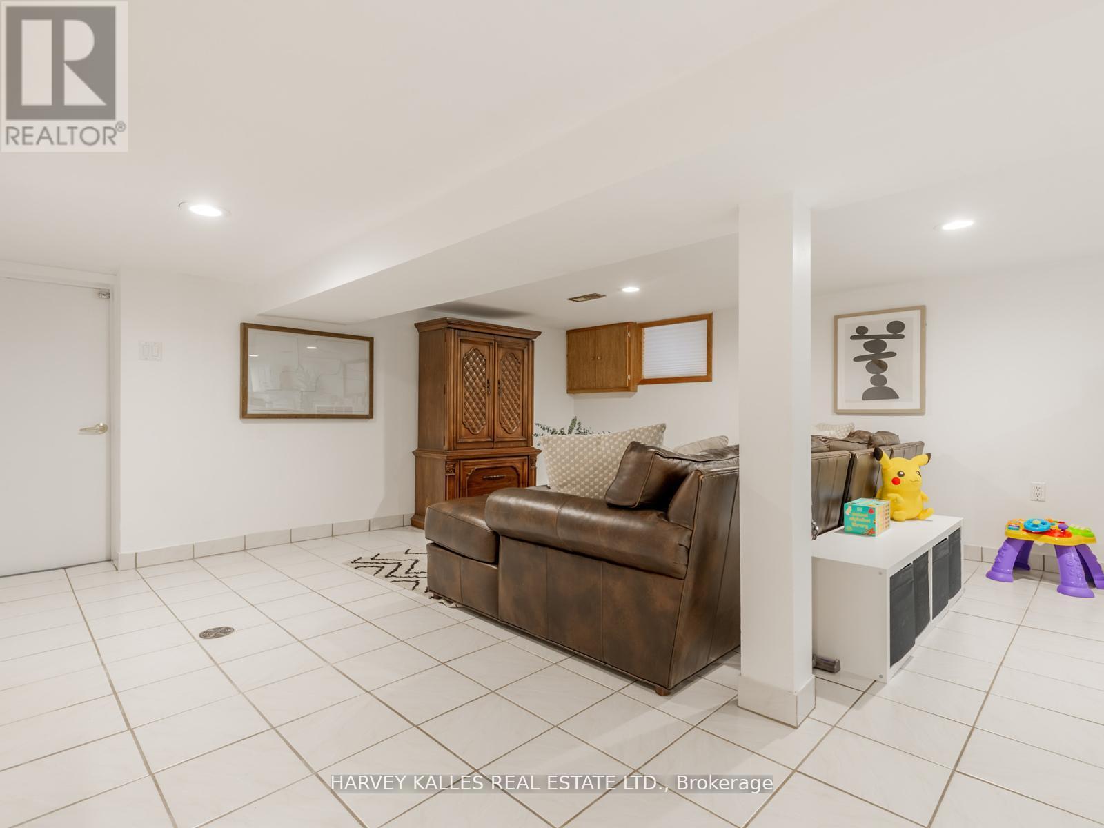 204 Belgravia Avenue, Toronto, Ontario  M6E 2M8 - Photo 22 - W12713046