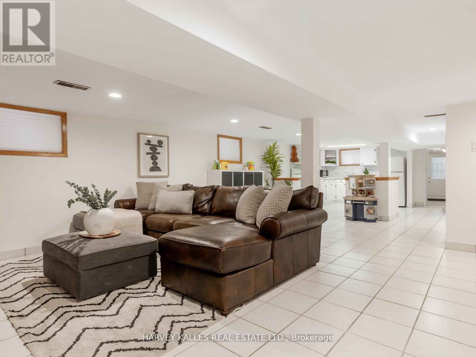 204 Belgravia Avenue, Toronto, Ontario  M6E 2M8 - Photo 23 - W12713046