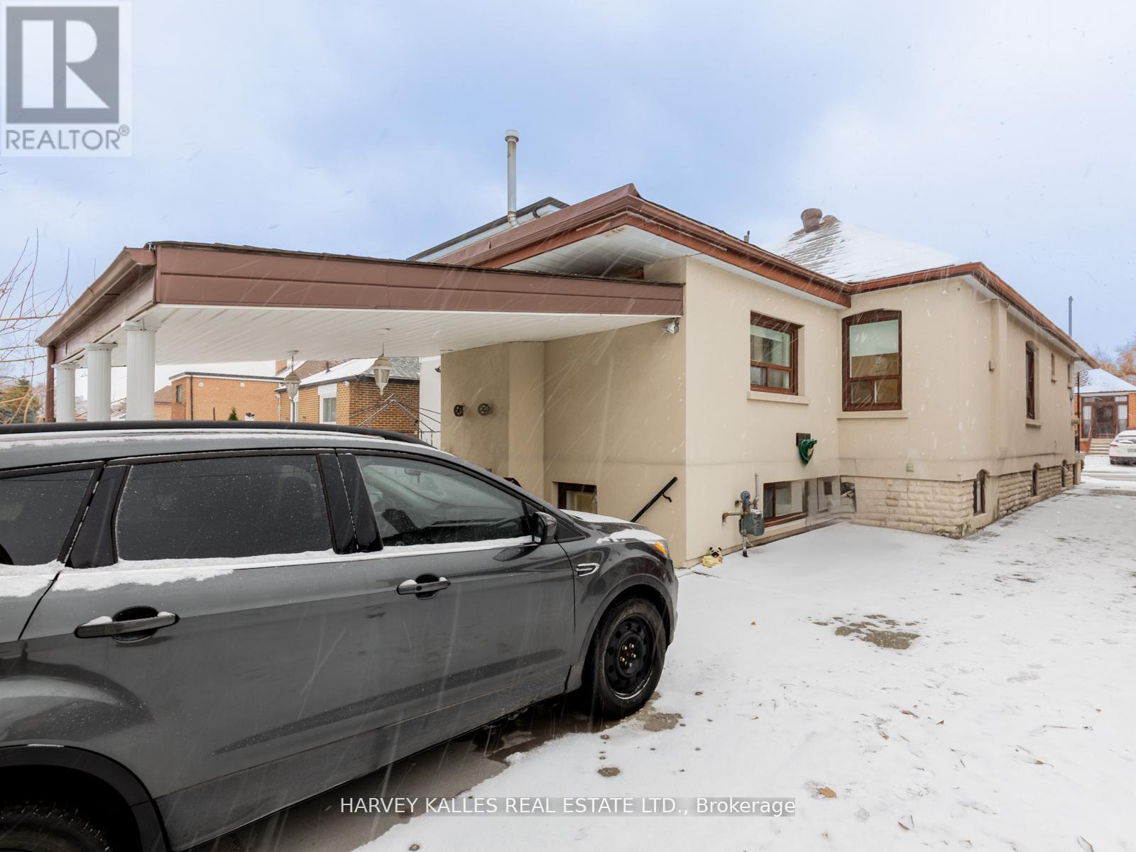 204 Belgravia Avenue, Toronto, Ontario  M6E 2M8 - Photo 31 - W12713046
