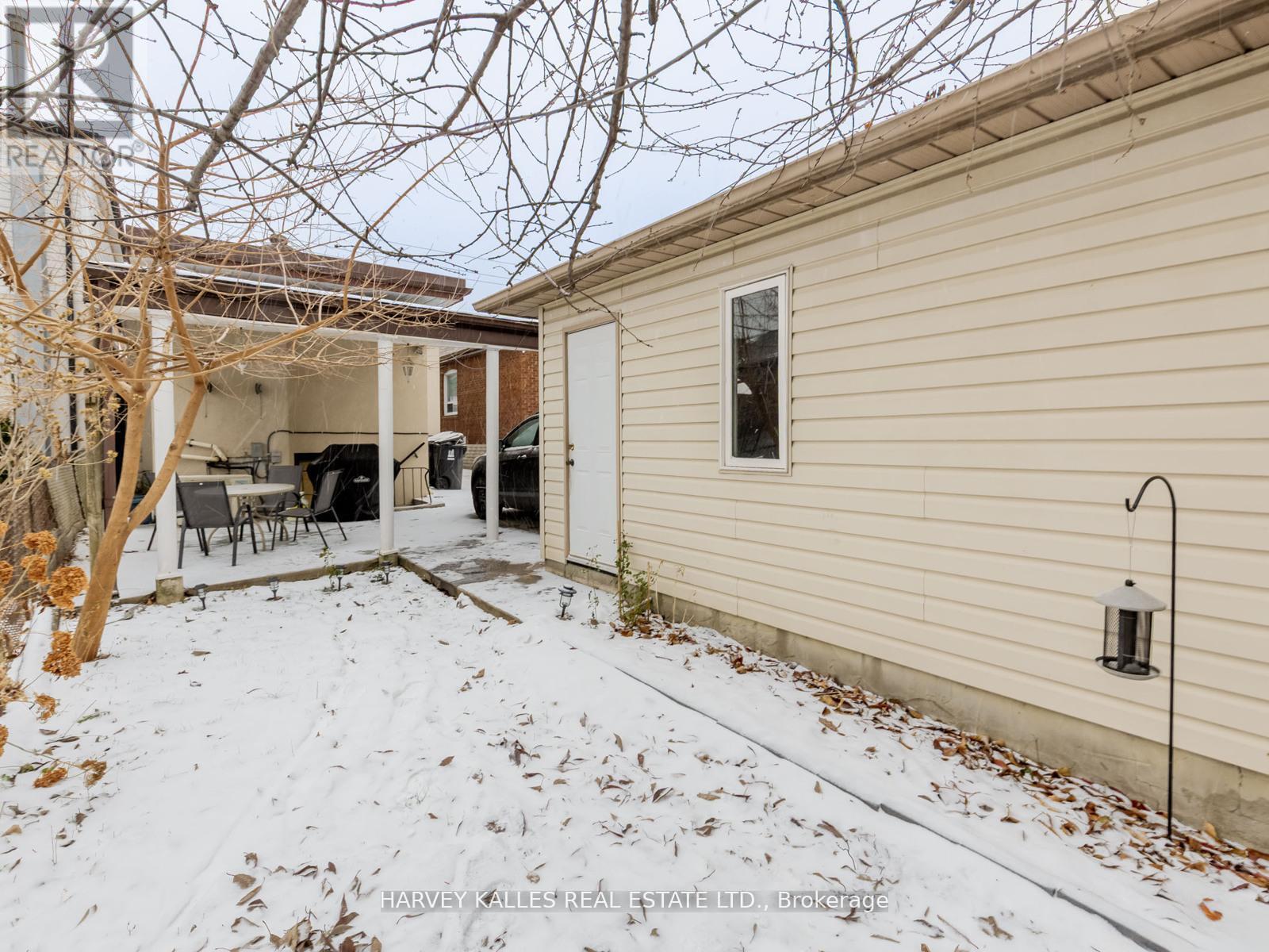 204 Belgravia Avenue, Toronto, Ontario  M6E 2M8 - Photo 32 - W12713046