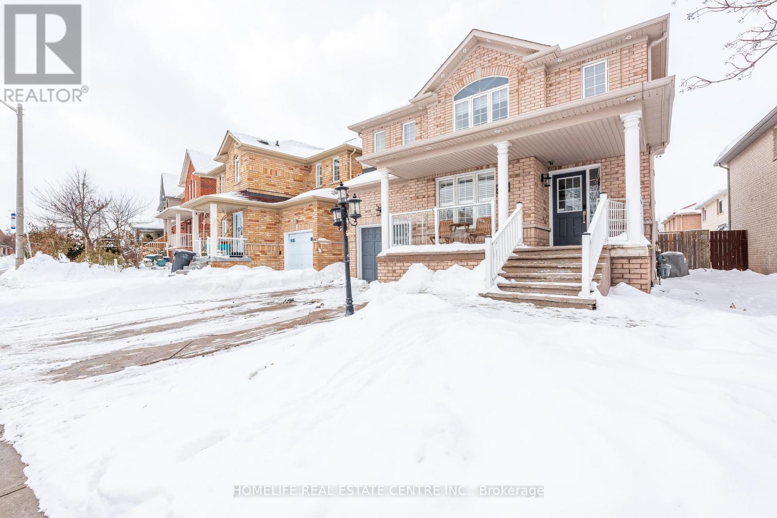 108 Fairhill Avenue, Brampton, Ontario  L7A 2H5 - Photo 3 - W12713048