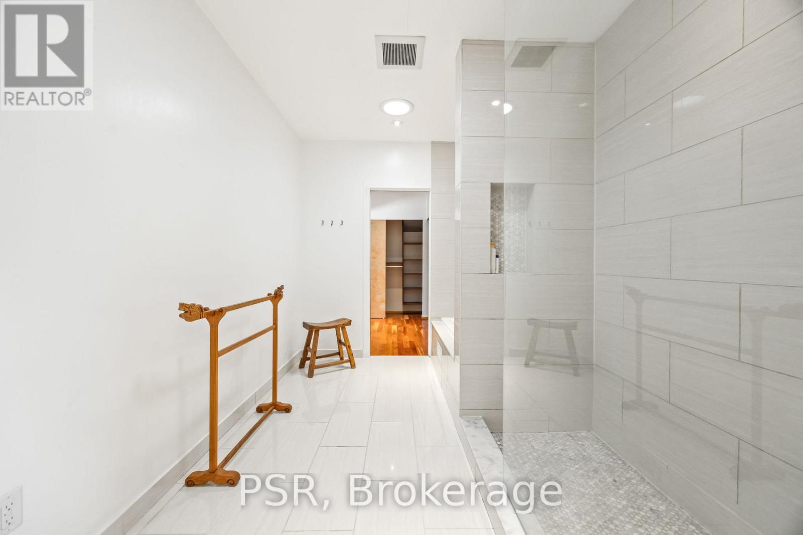 Upper - 2068 Dundas Street W, Toronto, Ontario  M6R 1W8 - Photo 23 - W12713114