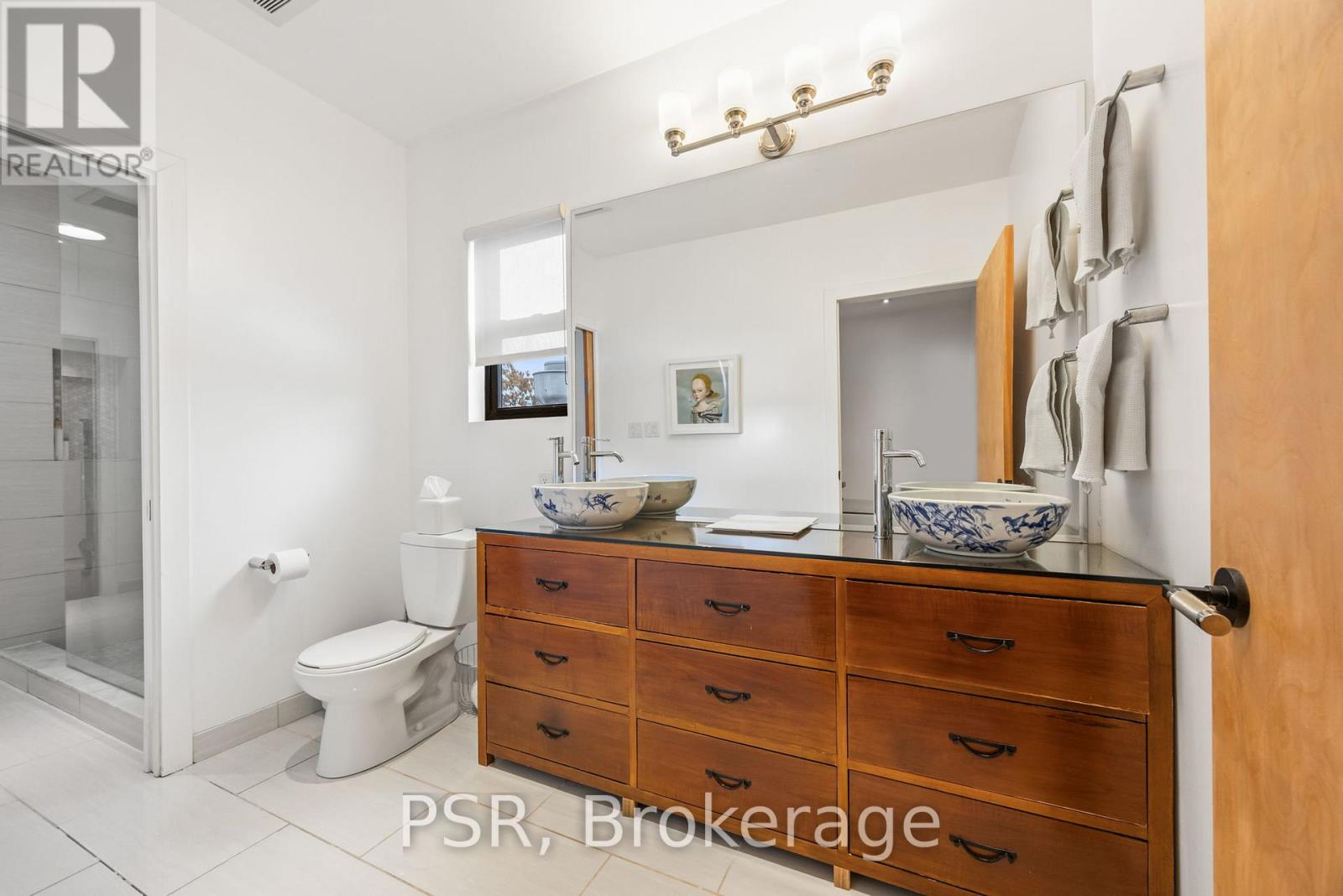 Upper - 2068 Dundas Street W, Toronto, Ontario  M6R 1W8 - Photo 25 - W12713114