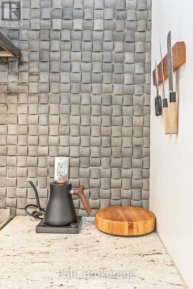 Upper - 2068 Dundas Street W, Toronto, Ontario  M6R 1W8 - Photo 38 - W12713114