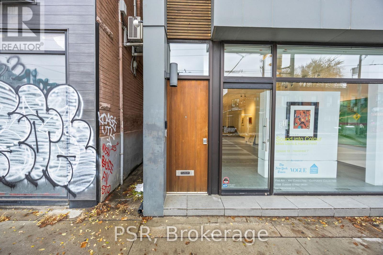 Upper - 2068 Dundas Street W, Toronto, Ontario  M6R 1W8 - Photo 42 - W12713114