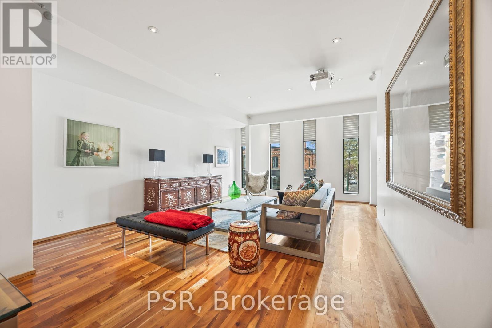 Upper - 2068 Dundas Street W, Toronto, Ontario  M6R 1W8 - Photo 13 - W12713116