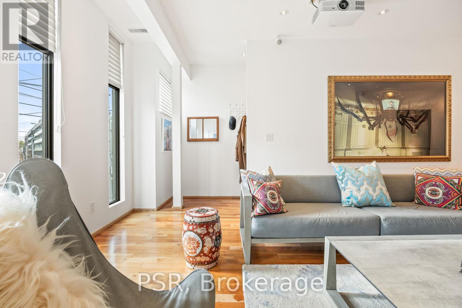 Upper - 2068 Dundas Street W, Toronto, Ontario  M6R 1W8 - Photo 15 - W12713116