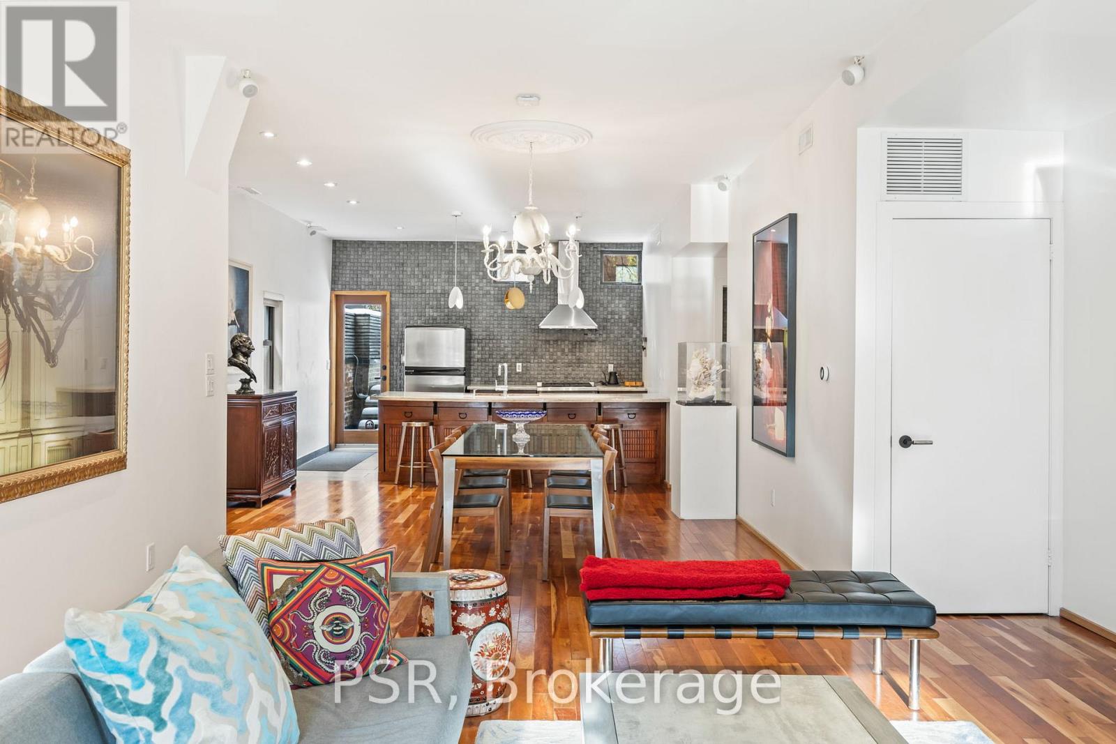 Upper - 2068 Dundas Street W, Toronto, Ontario  M6R 1W8 - Photo 19 - W12713116