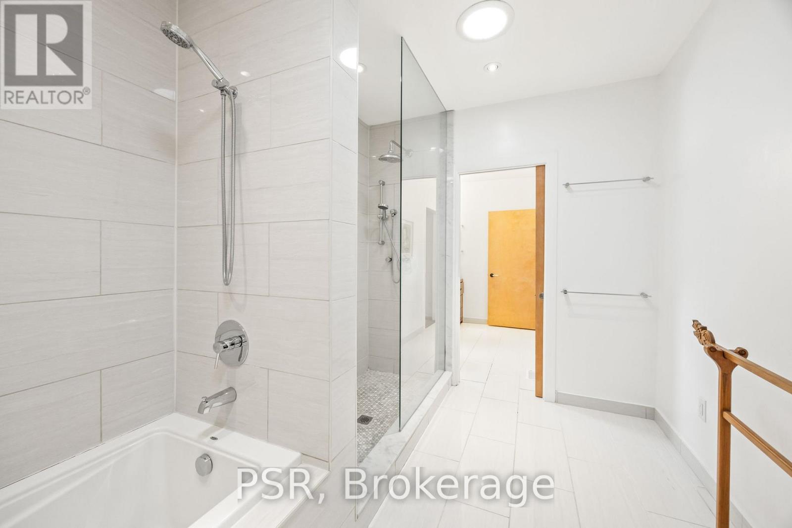 Upper - 2068 Dundas Street W, Toronto, Ontario  M6R 1W8 - Photo 24 - W12713116