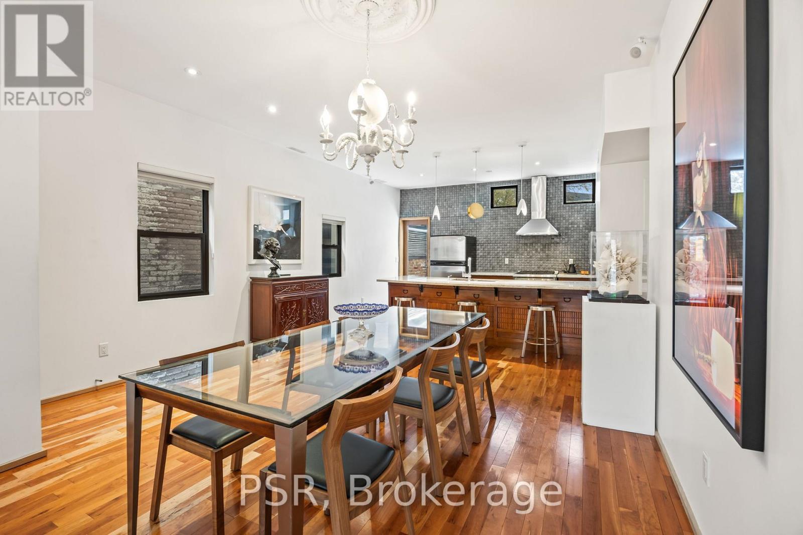 Upper - 2068 Dundas Street W, Toronto, Ontario  M6R 1W8 - Photo 3 - W12713116