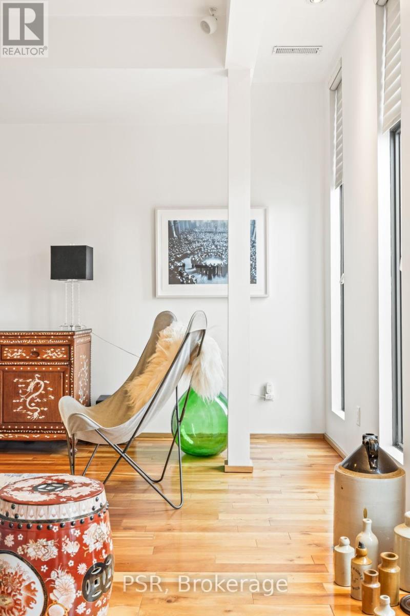 Upper - 2068 Dundas Street W, Toronto, Ontario  M6R 1W8 - Photo 33 - W12713116