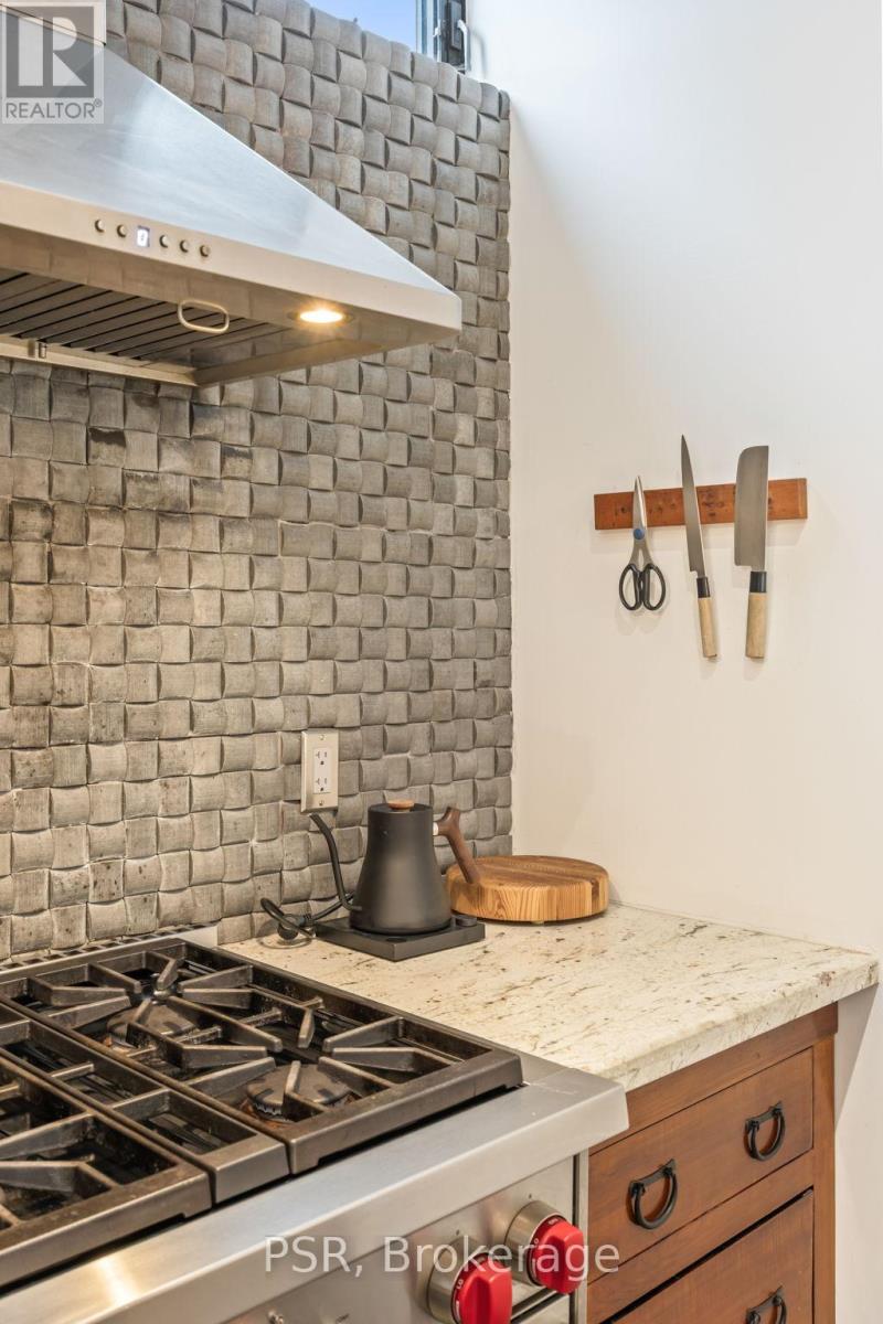 Upper - 2068 Dundas Street W, Toronto, Ontario  M6R 1W8 - Photo 37 - W12713116