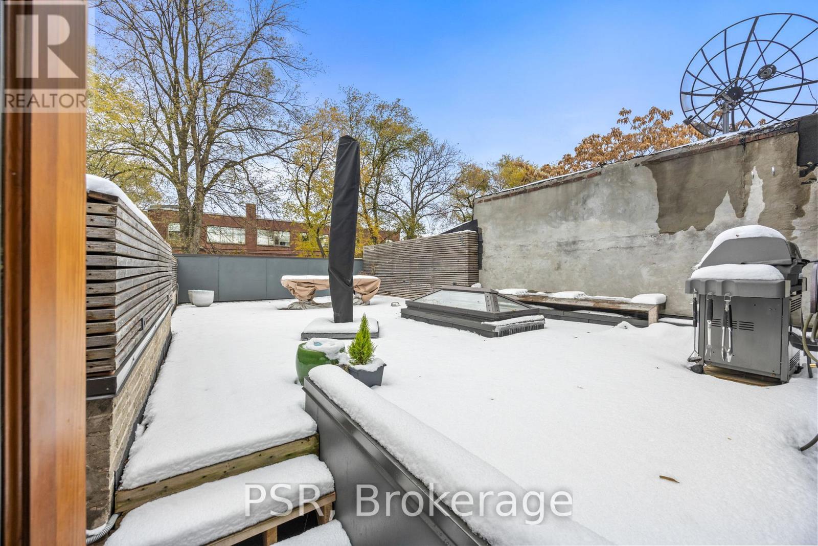 Upper - 2068 Dundas Street W, Toronto, Ontario  M6R 1W8 - Photo 39 - W12713116