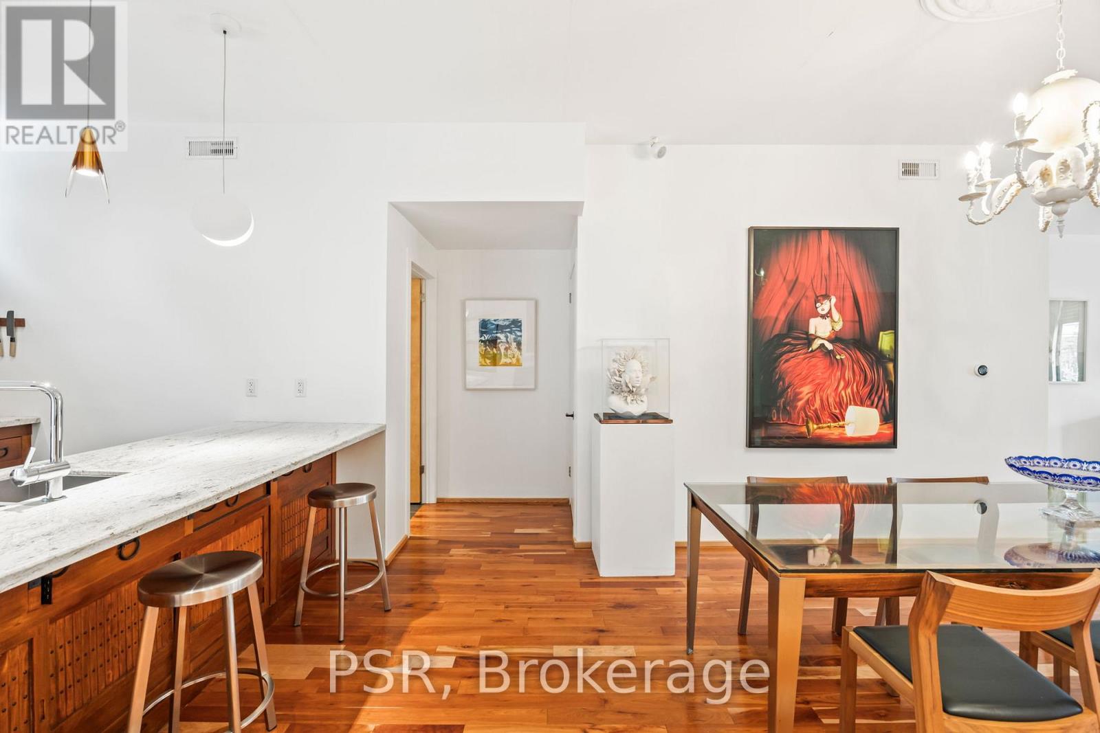 Upper - 2068 Dundas Street W, Toronto, Ontario  M6R 1W8 - Photo 6 - W12713116