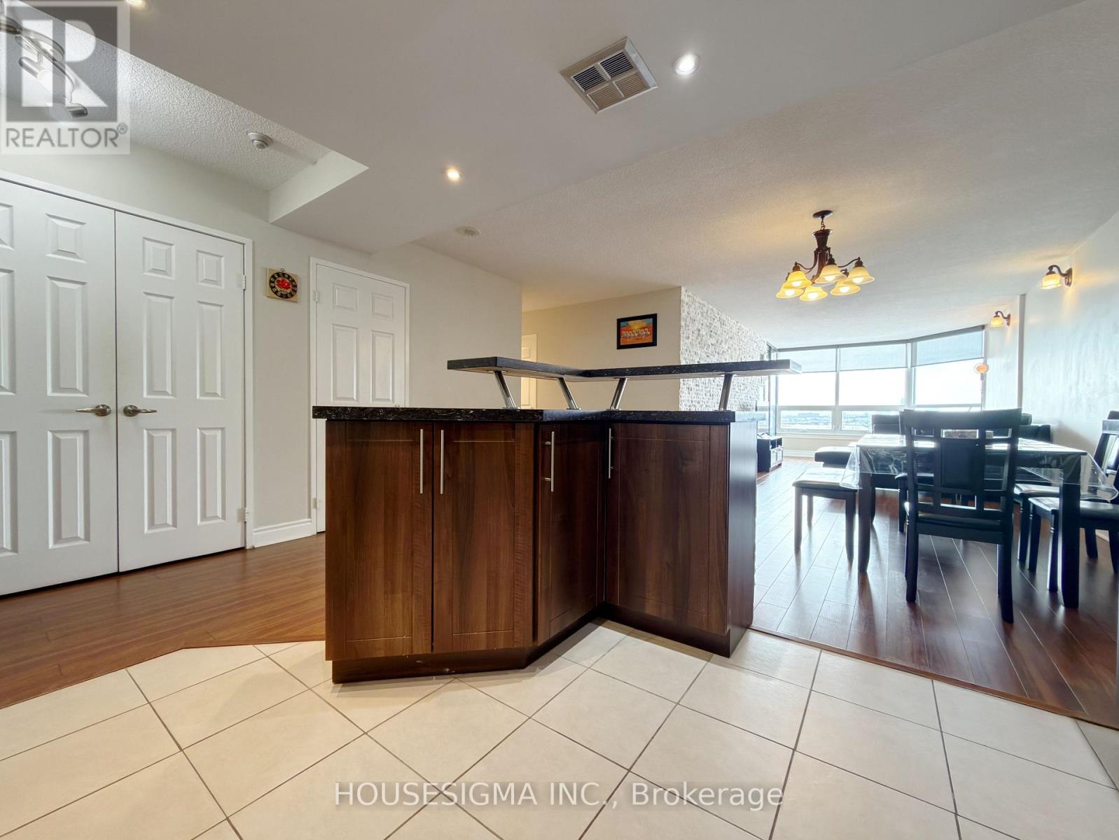 1103 - 8 Lisa Street, Brampton, Ontario  L6T 4S6 - Photo 4 - W12713146