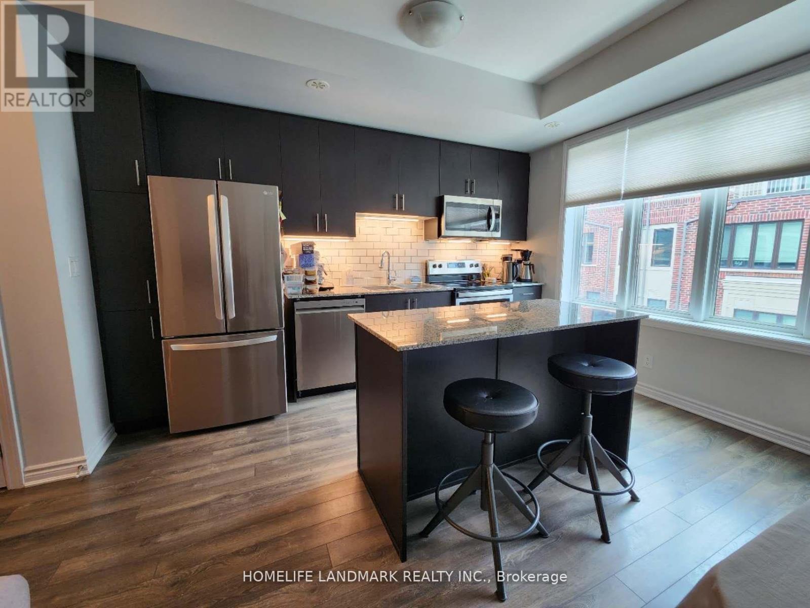 27 - 95 Eastwood Park Gardens, Toronto, Ontario  M8W 0B9 - Photo 3 - W12713150