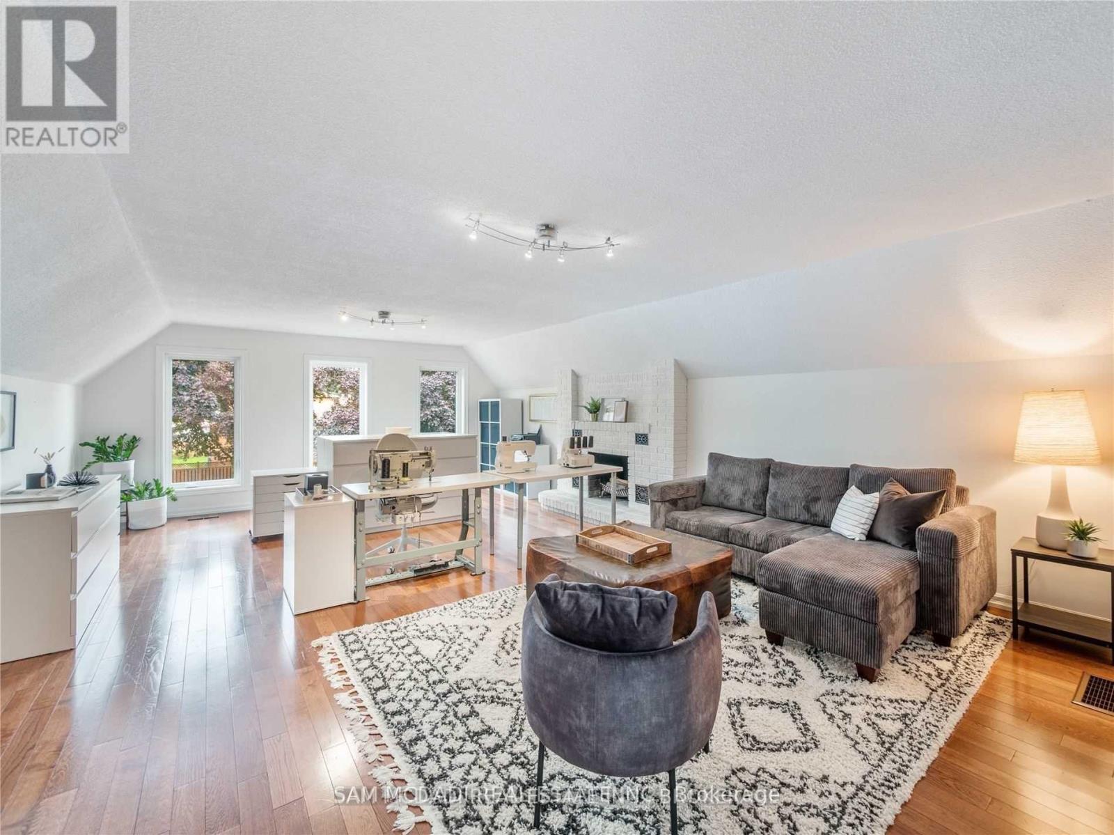 2212 Florian (Upper) Road, Mississauga, Ontario  L5A 2M4 - Photo 9 - W12713154