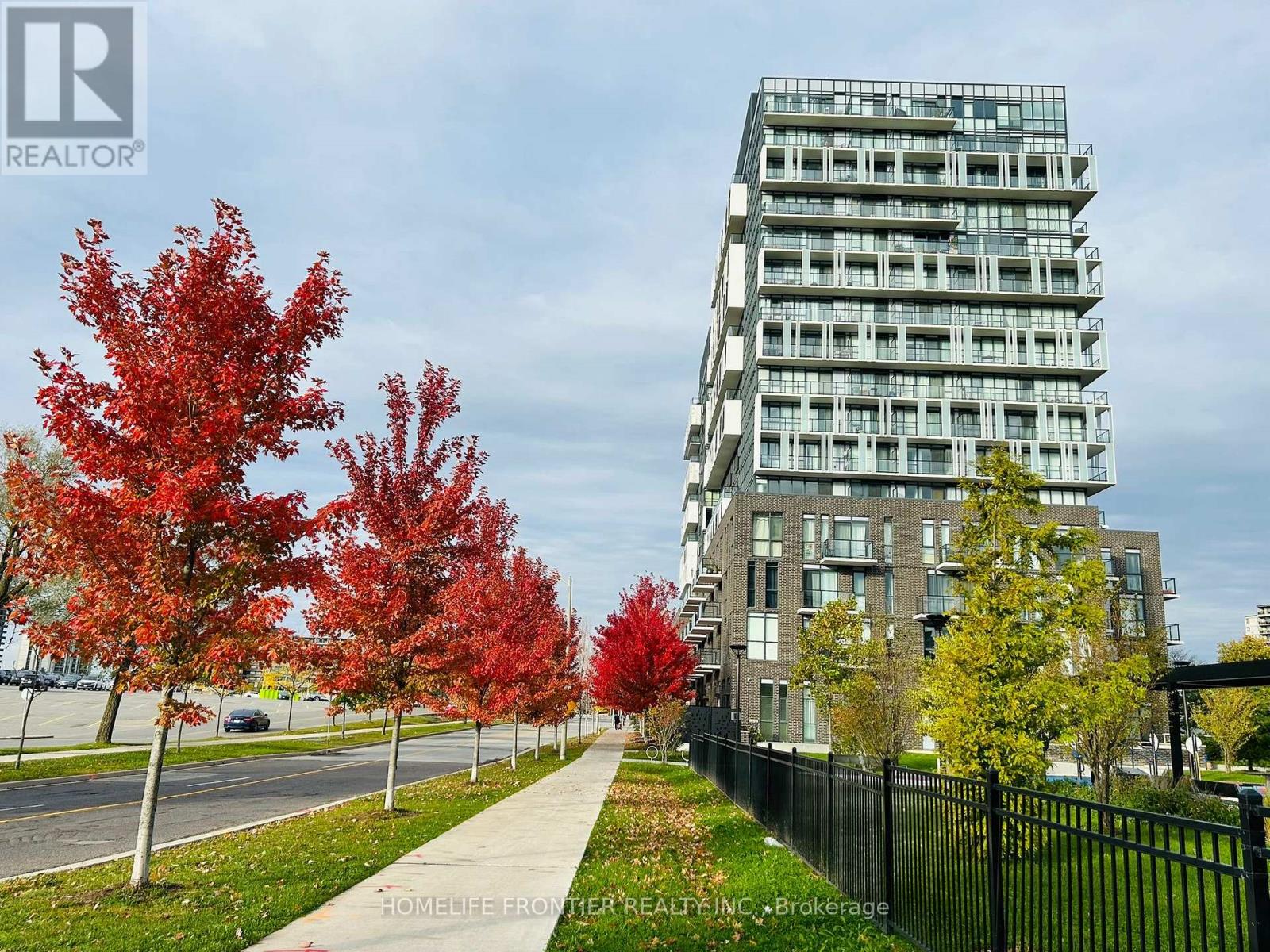 <div class="slider-price">$2,800 Monthly</div><p>1405 - 150 Fairview Mall Drive, Toronto, Ontario</p>