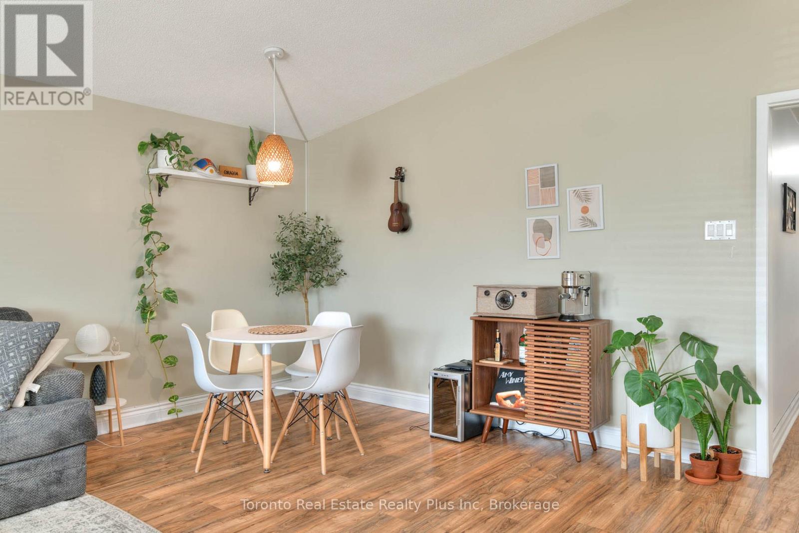 62 Greendale Crescent, Kitchener, Ontario  N2A 2R6 - Photo 8 - X12712928