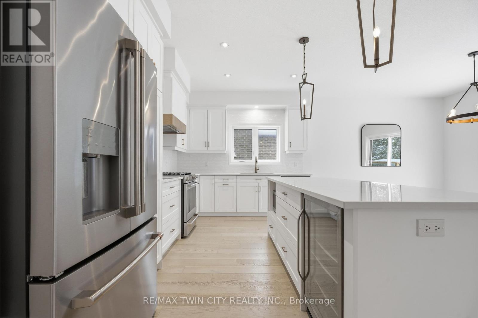 244 Otterbein Road, Kitchener, Ontario  N2B 0A7 - Photo 11 - X12713004