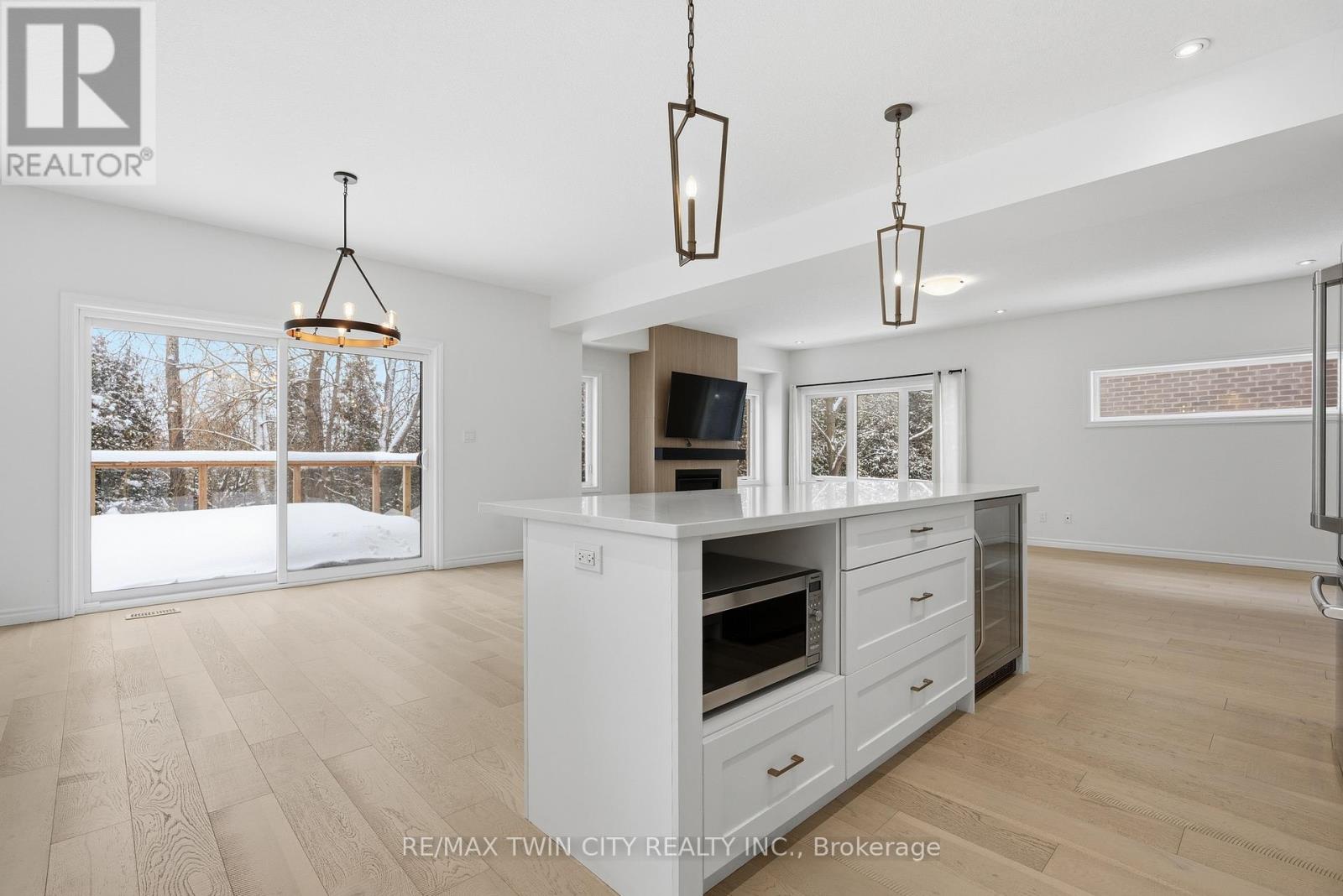 244 Otterbein Road, Kitchener, Ontario  N2B 0A7 - Photo 12 - X12713004