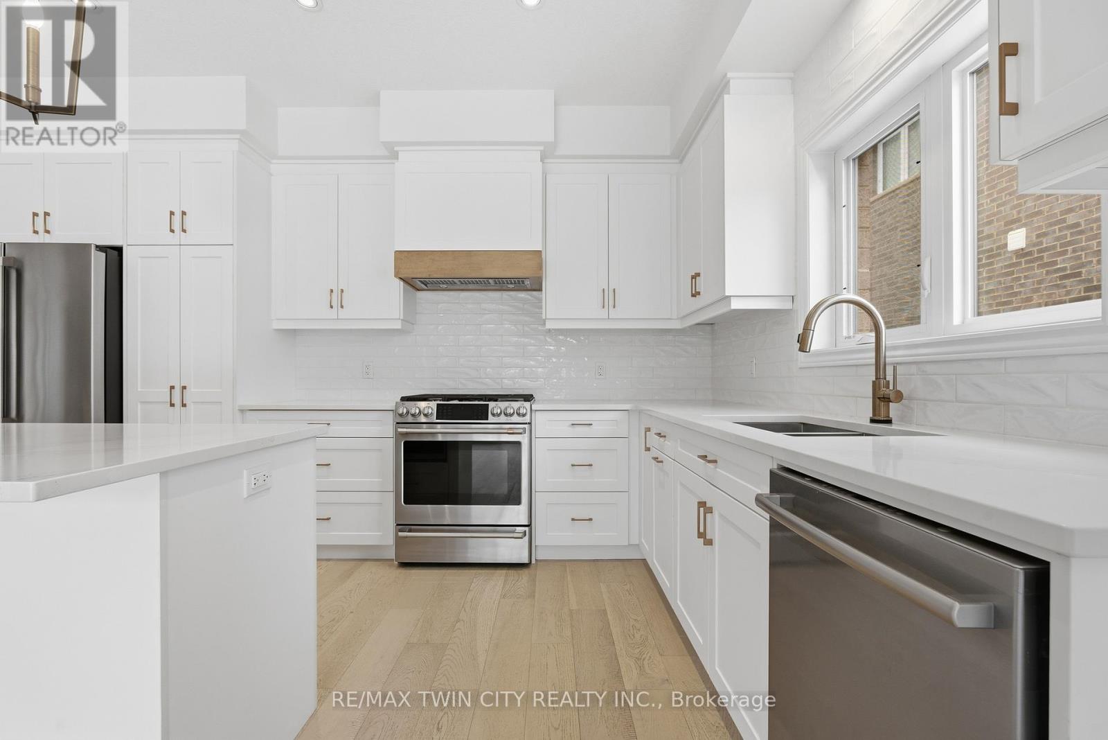 244 Otterbein Road, Kitchener, Ontario  N2B 0A7 - Photo 13 - X12713004