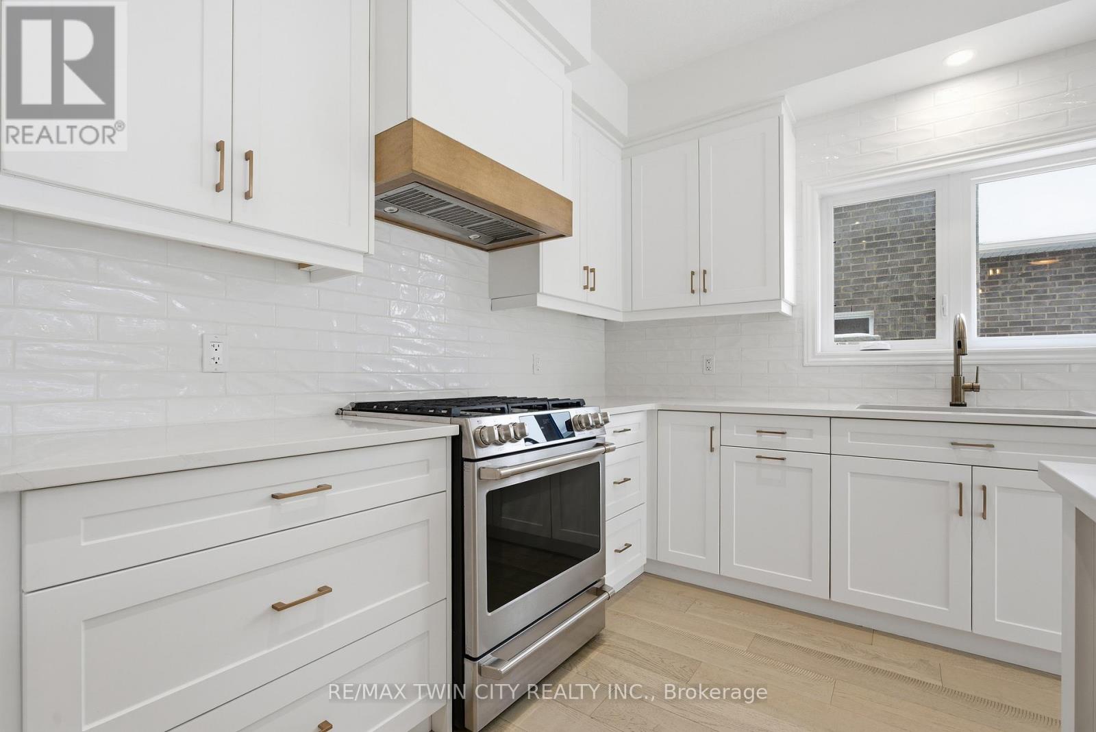 244 Otterbein Road, Kitchener, Ontario  N2B 0A7 - Photo 15 - X12713004